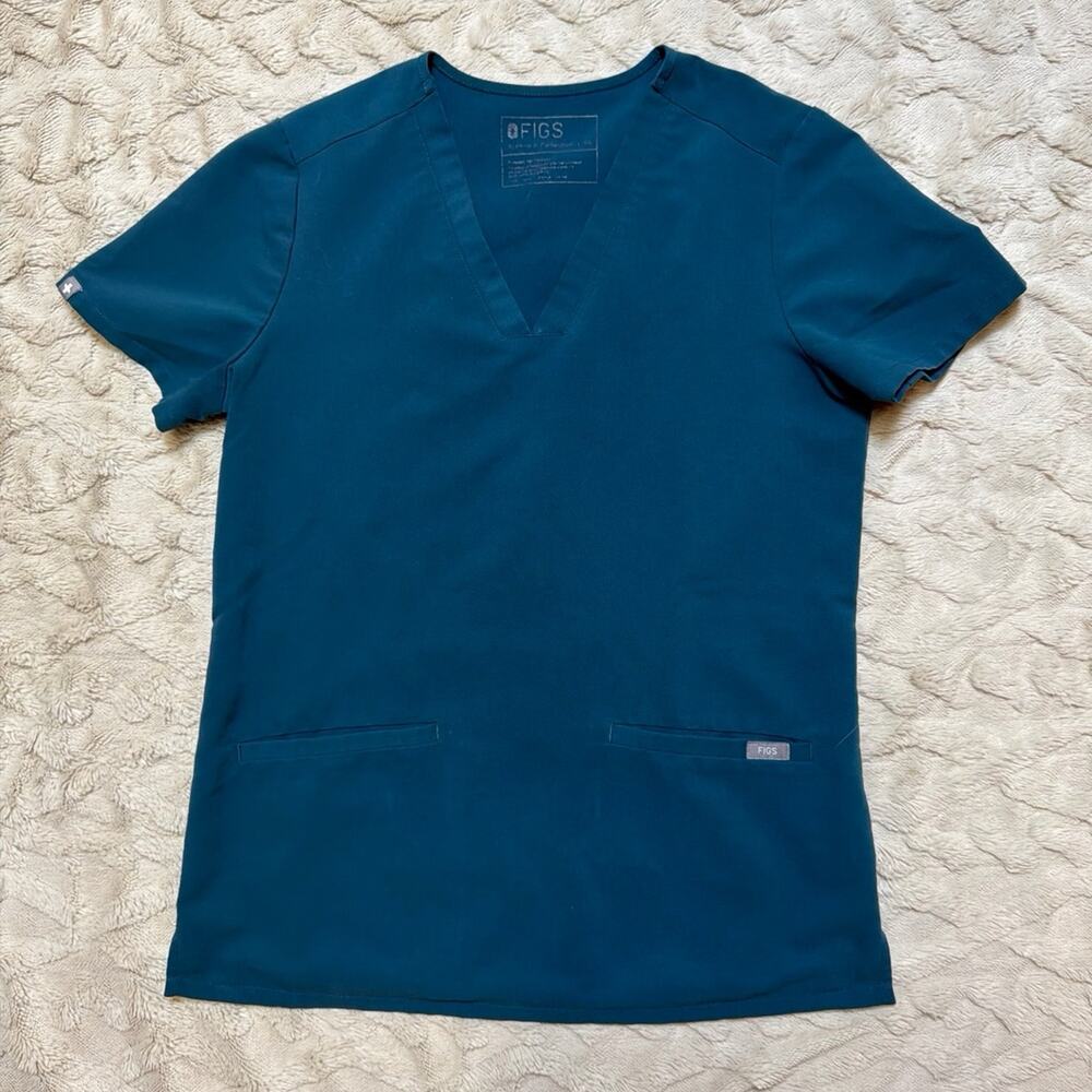 FIGS Casma Three Pocket Scrub Top